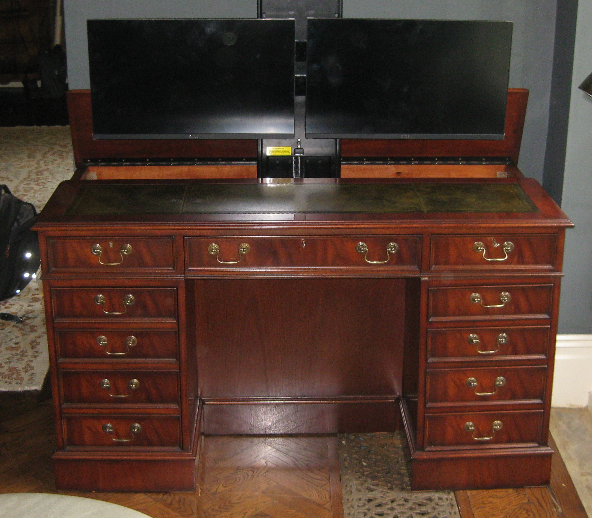 Reproduction Computer Desk With Automatic Lift Mechanism Dorking