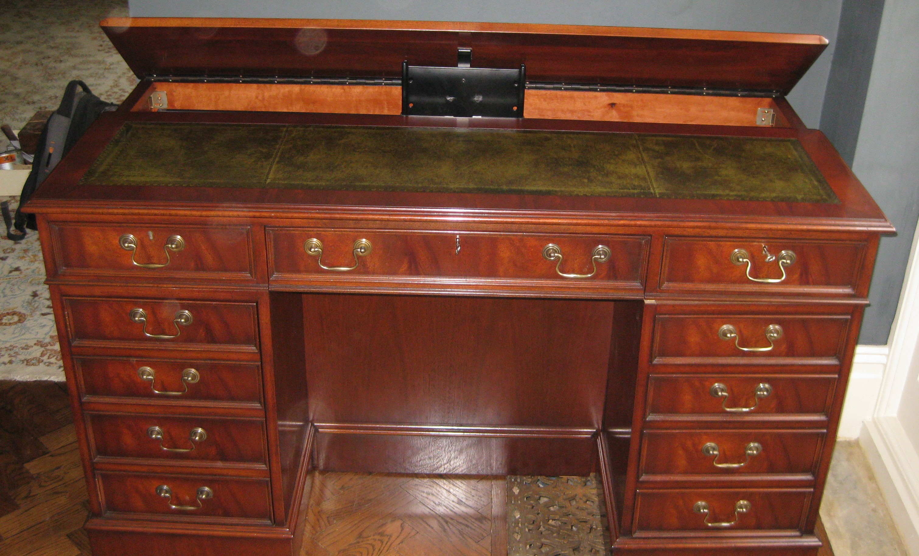 Reproduction Computer Desk With Automatic Lift Mechanism Dorking