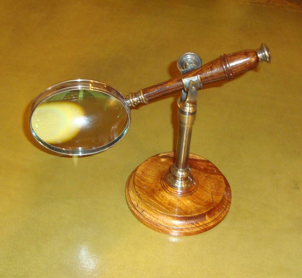 magnifying glass with light and stand uk